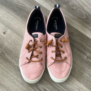Gently used sperrys